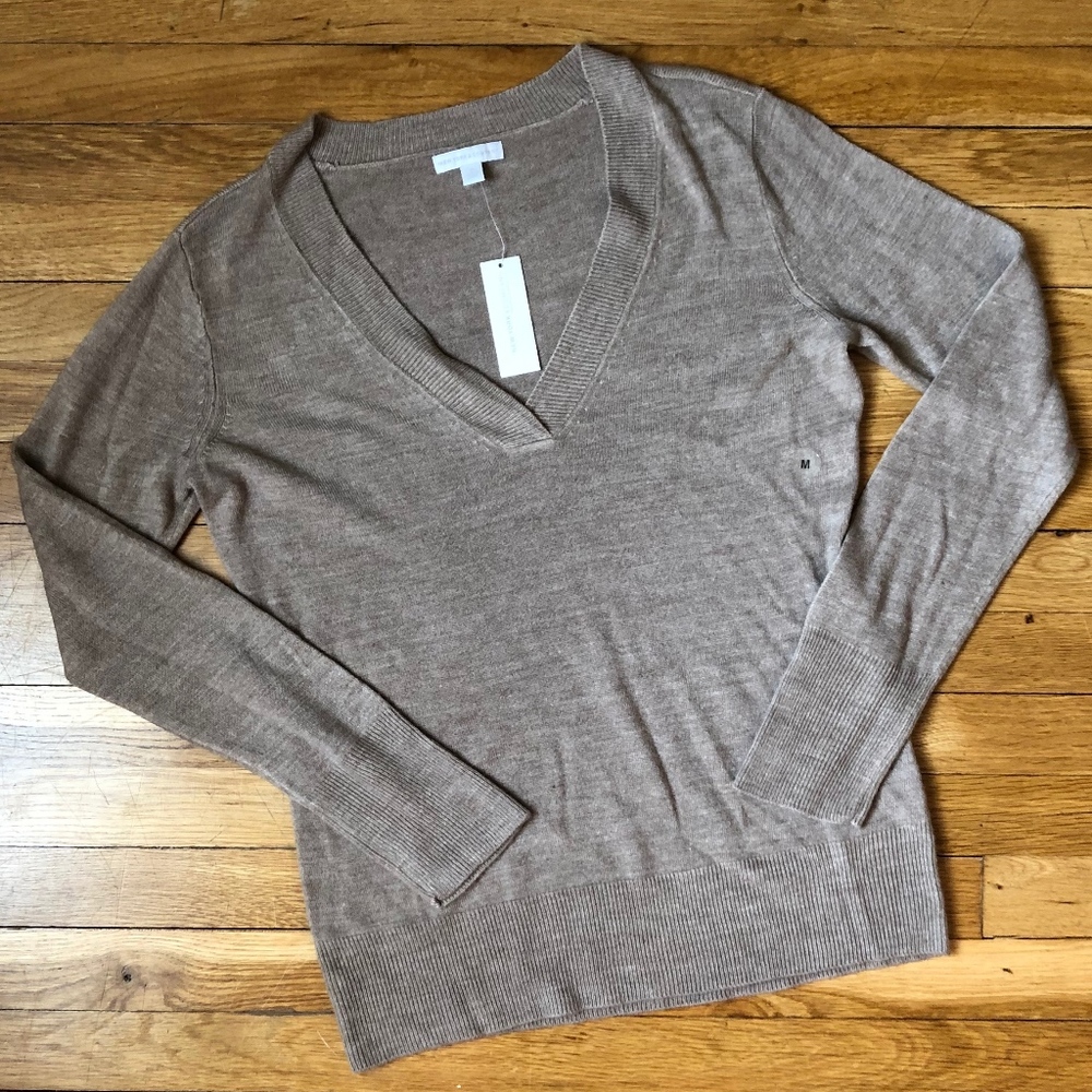New York & Company Long Sleeve V-Neck Tan Sweater